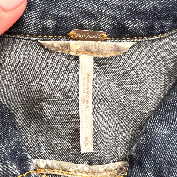 Free People Women's Denim Trucker‎ Jacket Jean Button Down Blue Size S - Picture 2 of 10